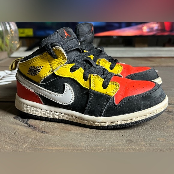 Nike Air Jordan 1 Mid Amarillo Sneakers Kids Shoes 9C - Picture 6 of 8